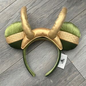 Disney haedband Marvel authentic from Disney park.